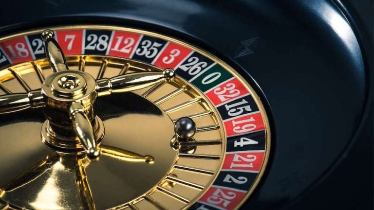 Layar bonus Hood vs Wolf menampilkan fitur putaran gratis dan pengganda pembayaran